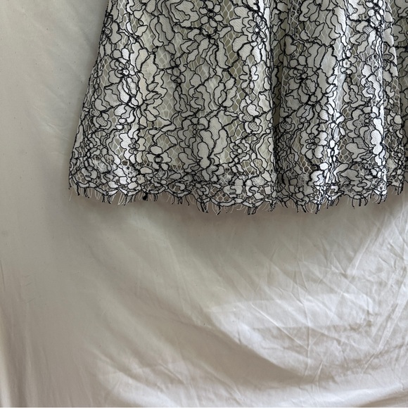 Eliza J Dress Women’s Size 4 White And Black Lace Floral Sheer Sweetheart Top - Picture 7 of 8